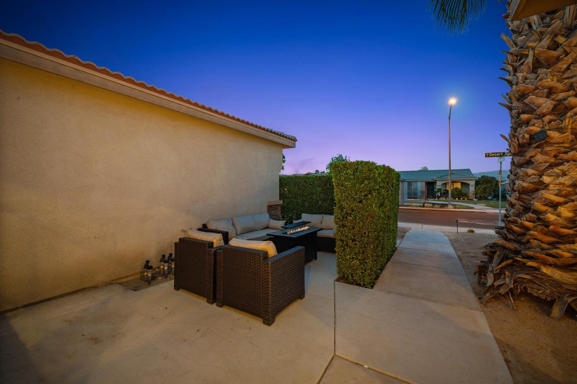 Casa Desert Muse With Heated Pool Spa Firepit Mini Golf And Games Indio Esterno foto
